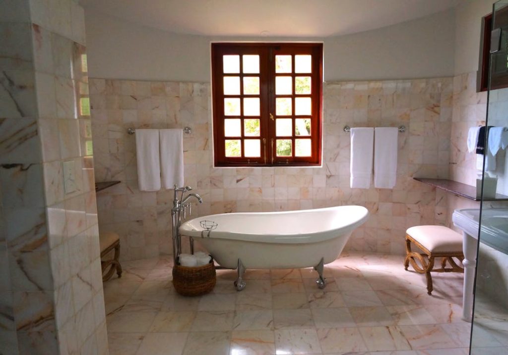 bathtub-refinishing-reglazing-lauderdale-by-the-sea